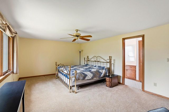 5413 Somerset LANE S, Greenfield, WI 53221