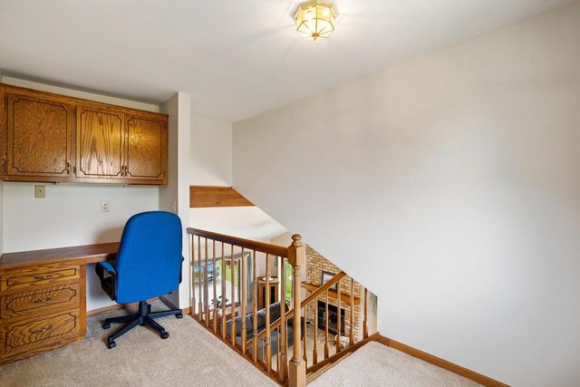 5413 Somerset LANE S, Greenfield, WI 53221
