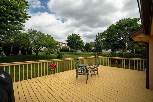 5413 Somerset LANE S, Greenfield, WI 53221