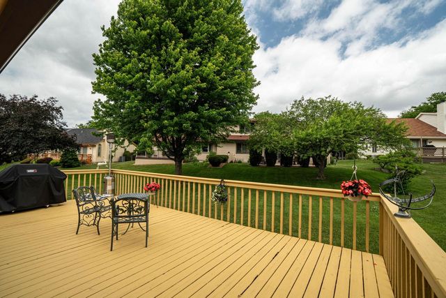 5413 Somerset LANE S, Greenfield, WI 53221