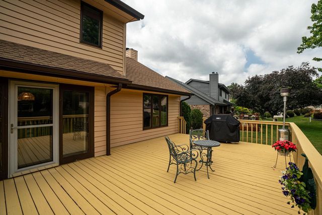 5413 Somerset LANE S, Greenfield, WI 53221