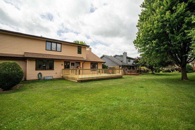 5413 Somerset LANE S, Greenfield, WI 53221