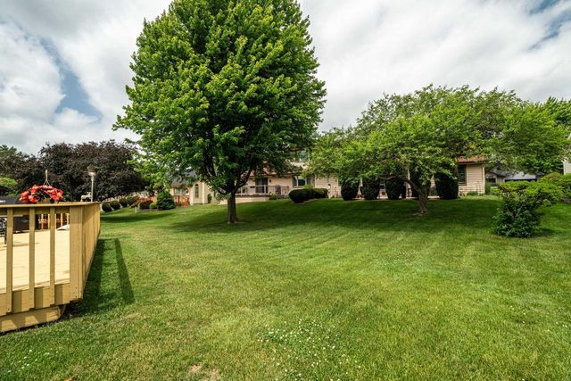 5413 Somerset LANE S, Greenfield, WI 53221