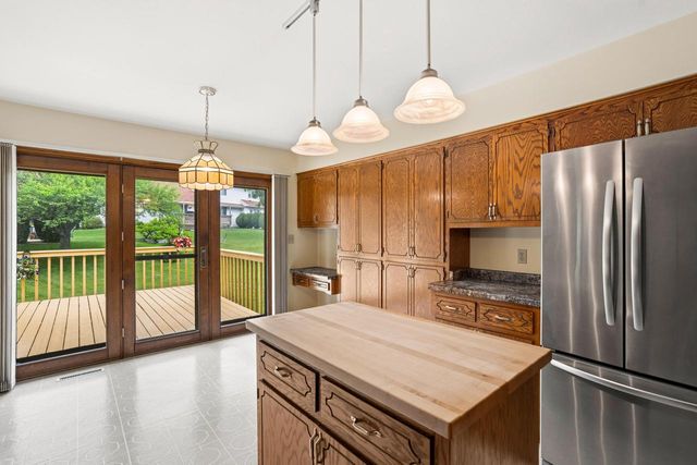 5413 Somerset LANE S, Greenfield, WI 53221