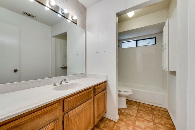 3702 Lofland Lane, Rowlett, TX 75088