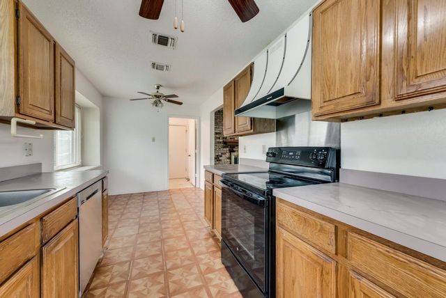 3702 Lofland Lane, Rowlett, TX 75088