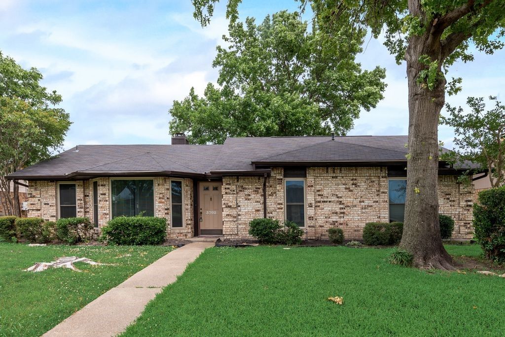 3702 Lofland Lane, Rowlett, TX 75088