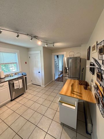153 Edgewood Ave, Longmeadow, MA 01106