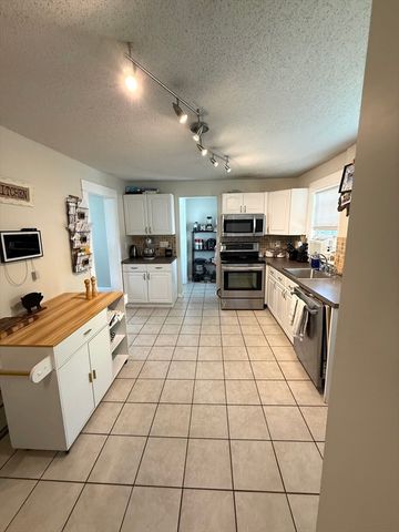153 Edgewood Ave, Longmeadow, MA 01106