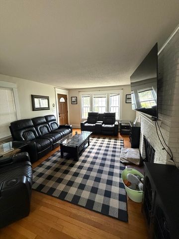 153 Edgewood Ave, Longmeadow, MA 01106