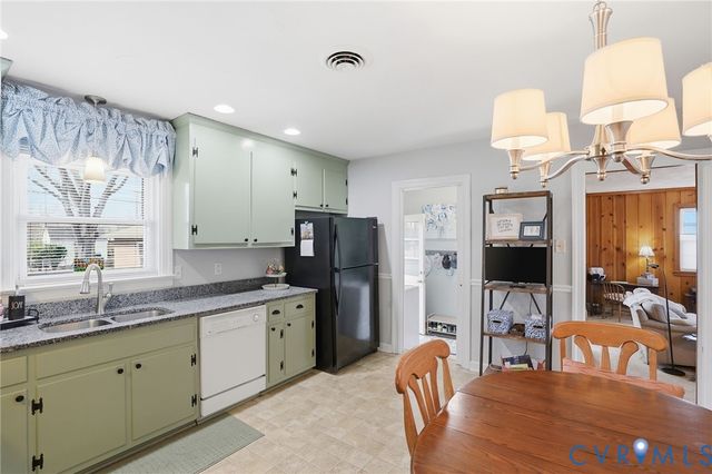 7387 Barnette Ave, Mechanicsville, VA 23111