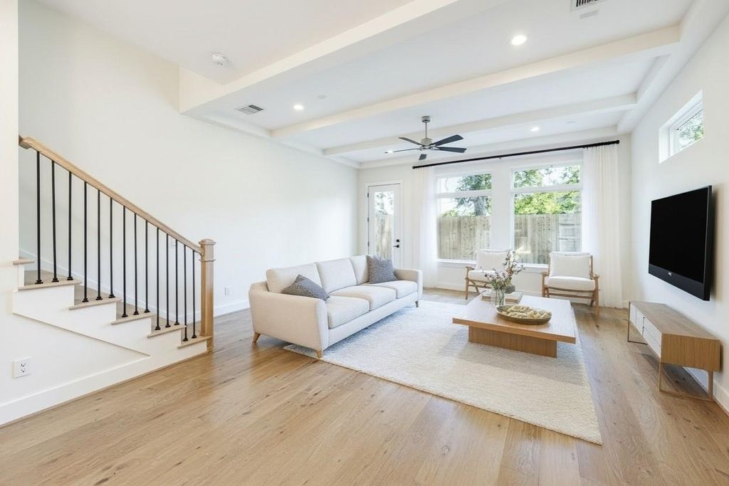 5337 Larkin Street, Houston, TX 77007