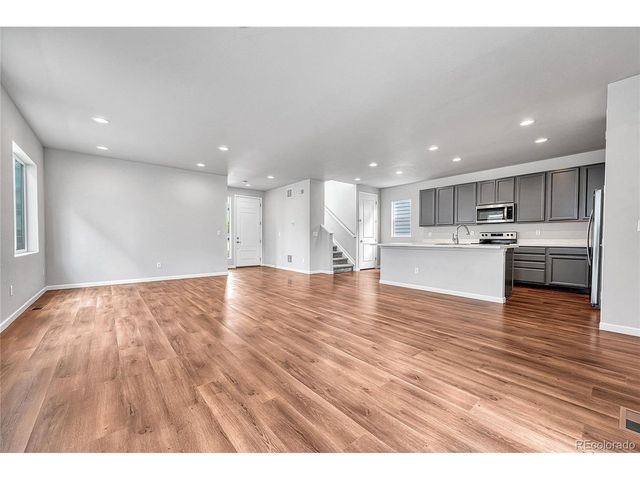 8911 Eagle River St, Littleton, CO 80125