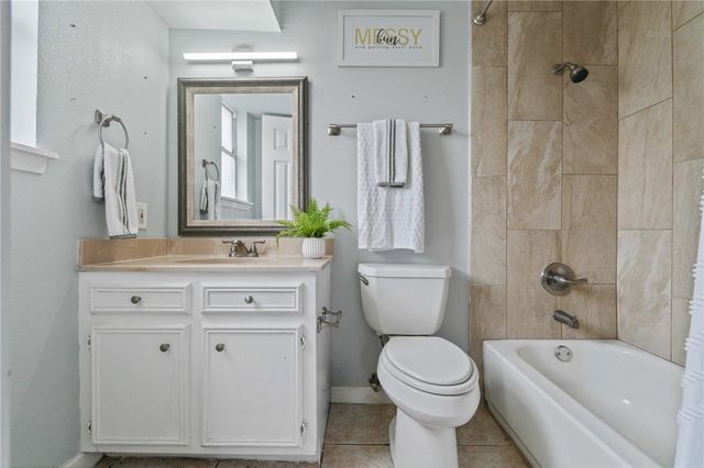5853 Crestmore Dr, Corpus Christi, TX 78415