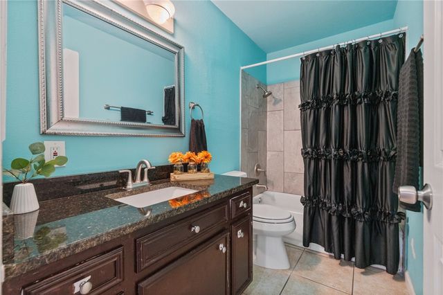 5853 Crestmore Dr, Corpus Christi, TX 78415
