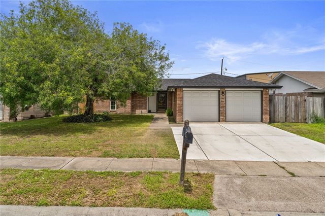 5853 Crestmore Dr, Corpus Christi, TX 78415