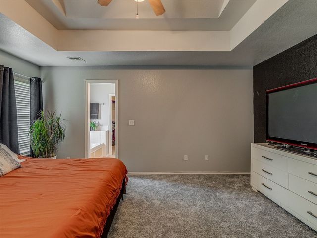 716 E Forest Court Lane, Mustang, OK 73064