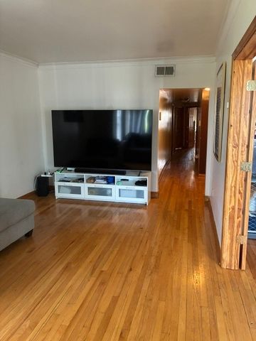 5321 S Michigan Avenue 3, Chicago, IL 60615