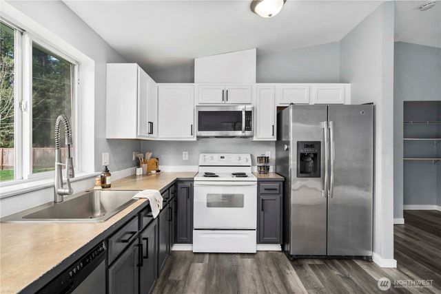 25502 52nd Avenue E, Graham, WA 98338