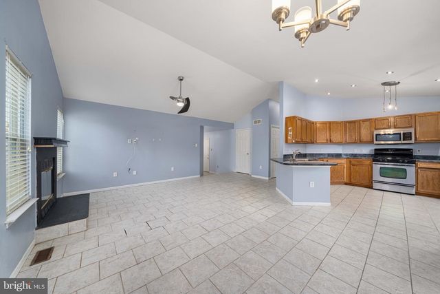 21 CHARLES DR, New Castle, DE 19720