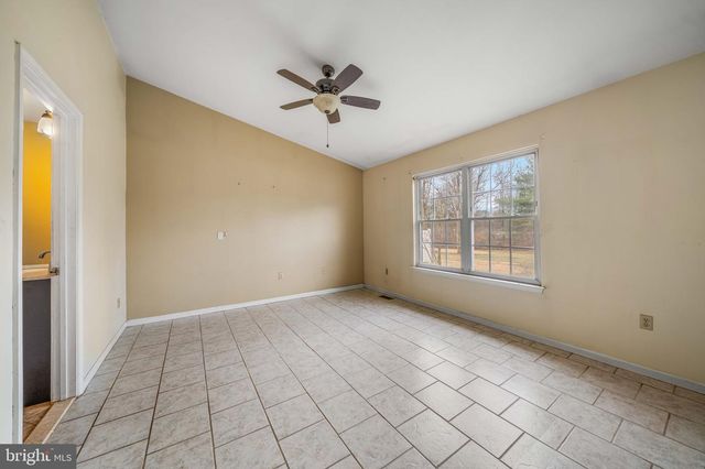 21 CHARLES DR, New Castle, DE 19720