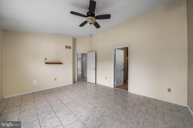 21 CHARLES DR, New Castle, DE 19720