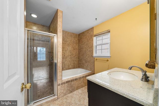 21 CHARLES DR, New Castle, DE 19720