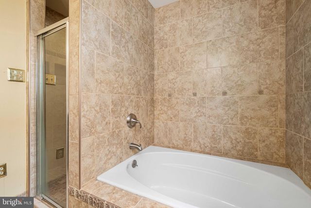 21 CHARLES DR, New Castle, DE 19720