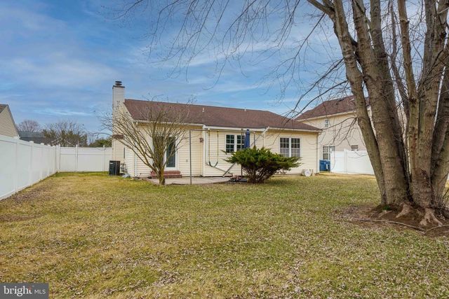 21 CHARLES DR, New Castle, DE 19720