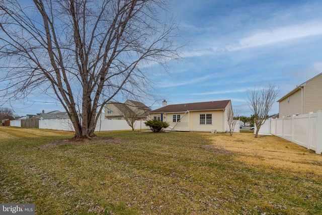 21 CHARLES DR, New Castle, DE 19720