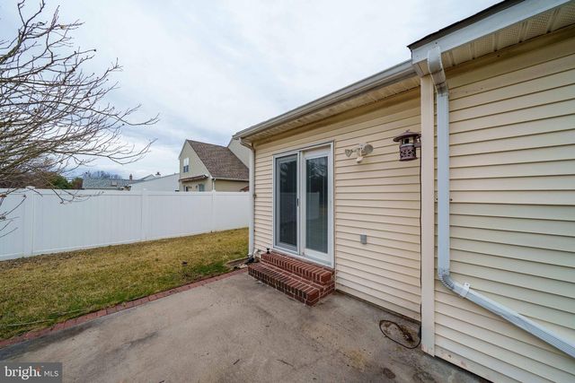 21 CHARLES DR, New Castle, DE 19720