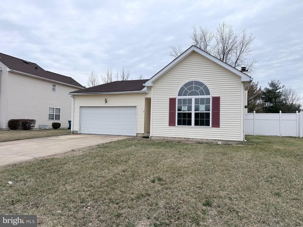 21 CHARLES DR, New Castle, DE 19720