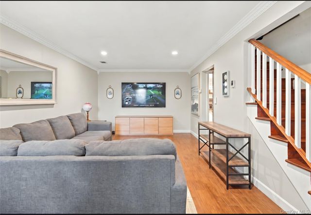 1 Alhambra Drive, Oceanside, NY 11572