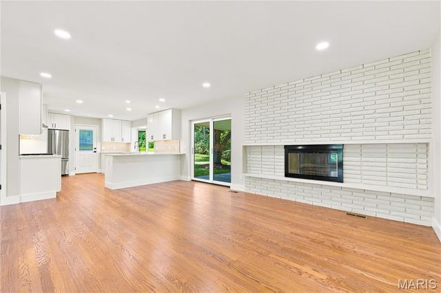 849 Charlesgate Drive, St Louis, MO 63132