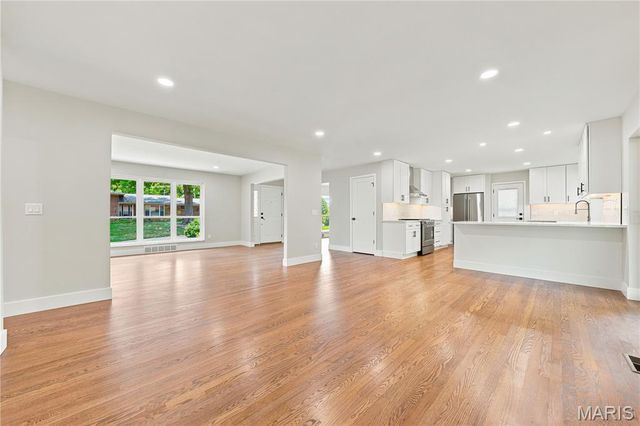 849 Charlesgate Drive, St Louis, MO 63132