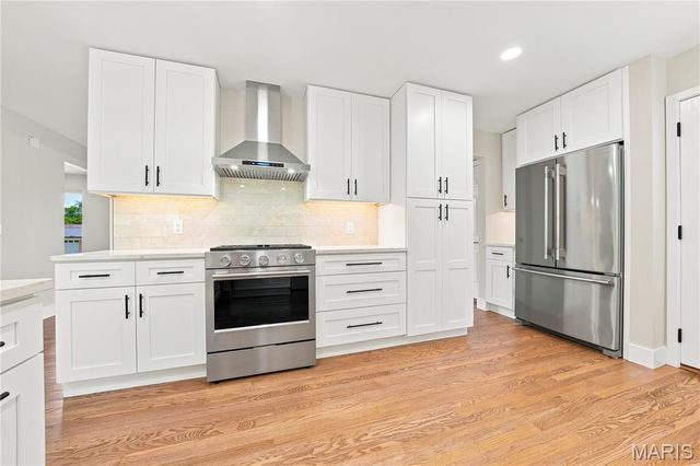 849 Charlesgate Drive, St Louis, MO 63132