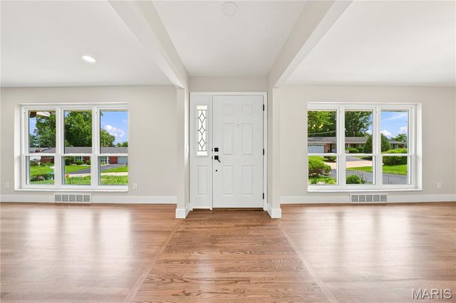 849 Charlesgate Drive, St Louis, MO 63132