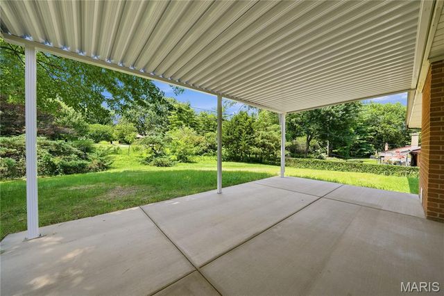 849 Charlesgate Drive, St Louis, MO 63132