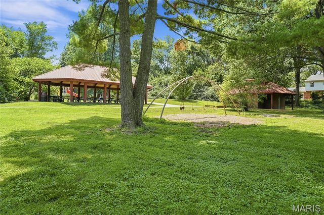 849 Charlesgate Drive, St Louis, MO 63132