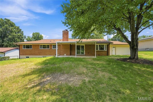 849 Charlesgate Drive, St Louis, MO 63132