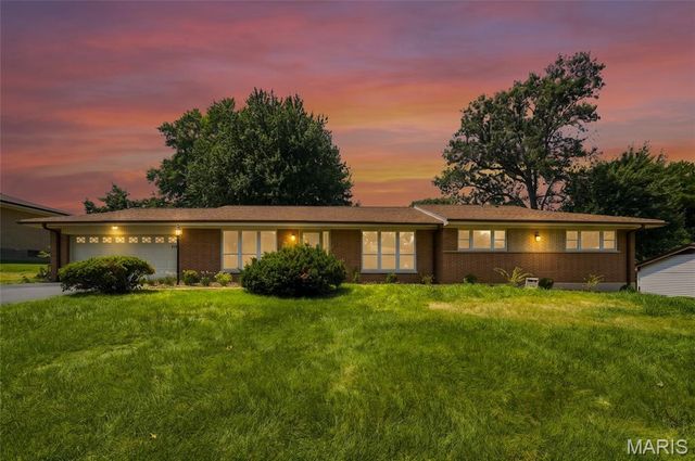849 Charlesgate Drive, St Louis, MO 63132