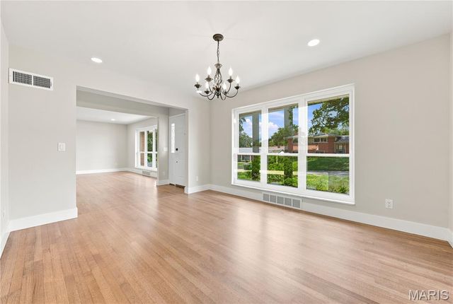 849 Charlesgate Drive, St Louis, MO 63132