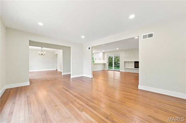 849 Charlesgate Drive, St Louis, MO 63132