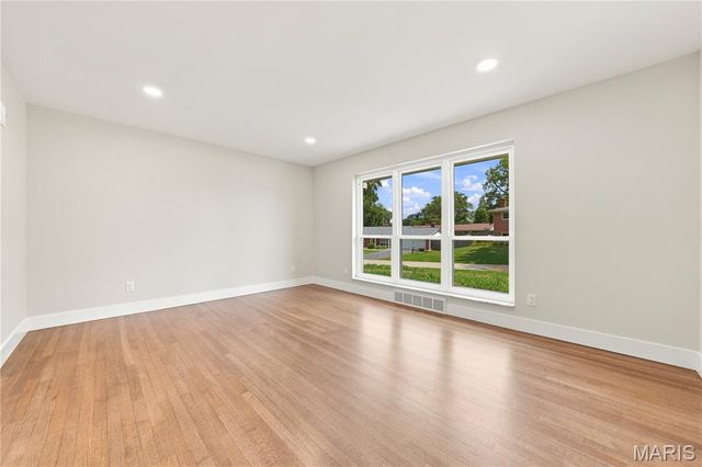 849 Charlesgate Drive, St Louis, MO 63132