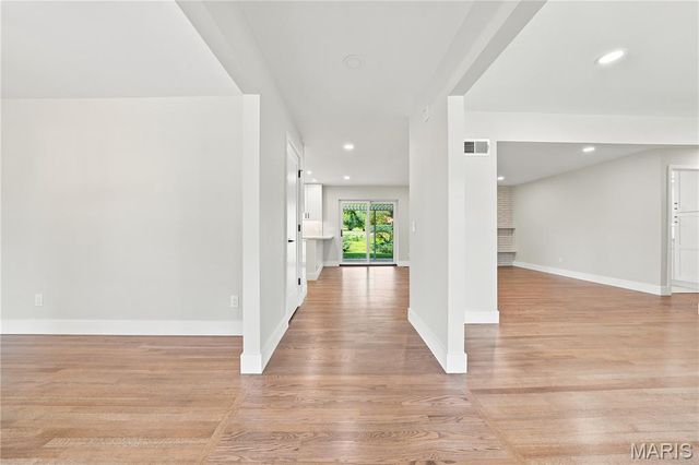 849 Charlesgate Drive, St Louis, MO 63132