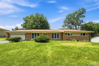 849 Charlesgate Drive, St Louis, MO 63132