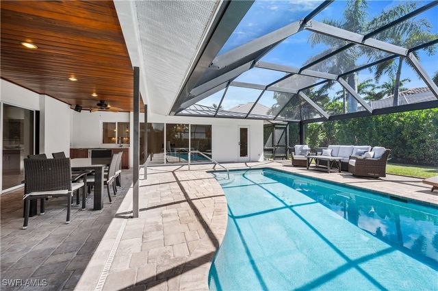 718 Old Trail DR, Naples, FL 34103