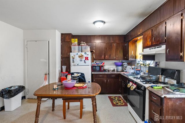 16 Millstone Road, Franklin Twsp, NJ 08873