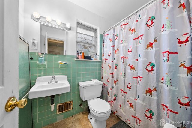 16 Millstone Road, Franklin Twsp, NJ 08873