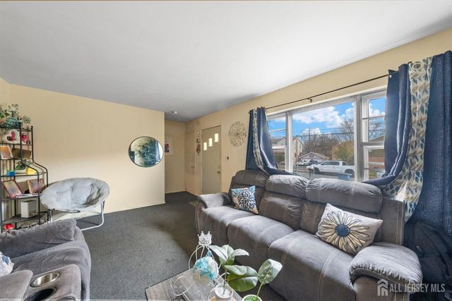 16 Millstone Road, Franklin Twsp, NJ 08873